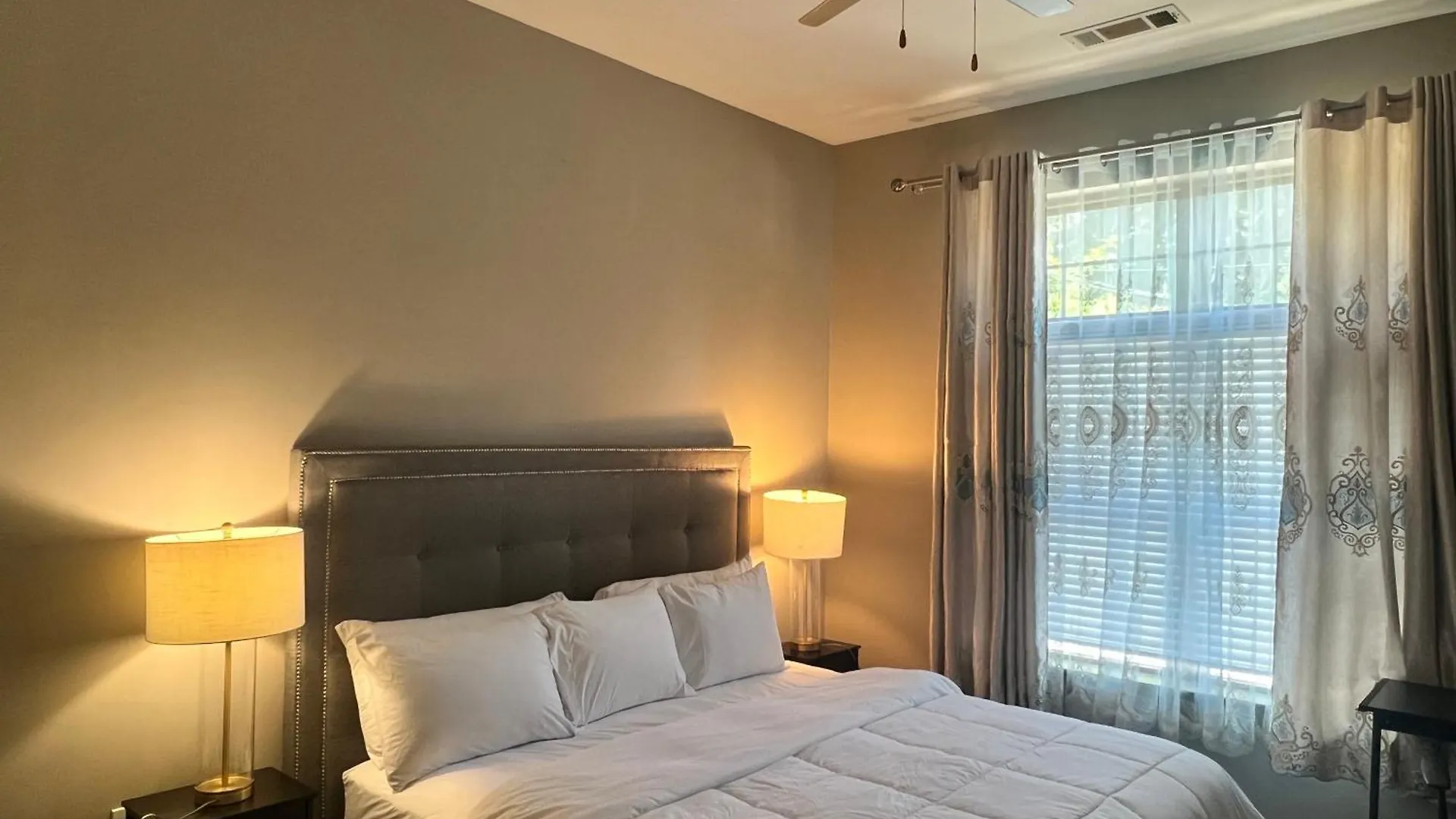 Uptown Charlotte Modern Stay 2Br 0*,
